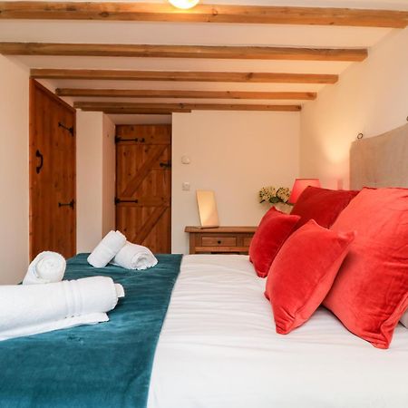 Hay Loft Villa แคมบอร์น ภายนอก รูปภาพ